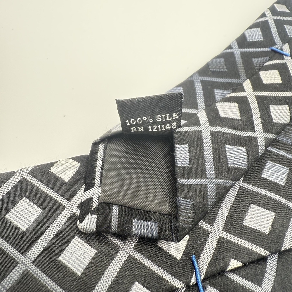 Kenneth Cole Men's Silk Tie Silver and Black Diamond Pattern - Picture 4 of 8